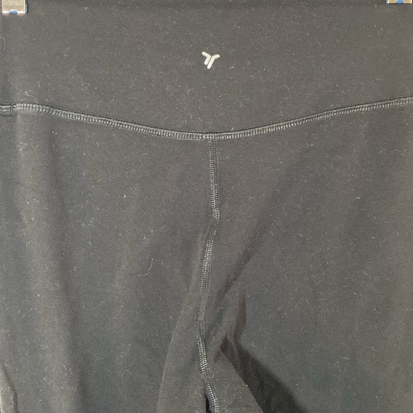 Old Navy Extra High Rose Crossover Leggings - Picture 6 of 7